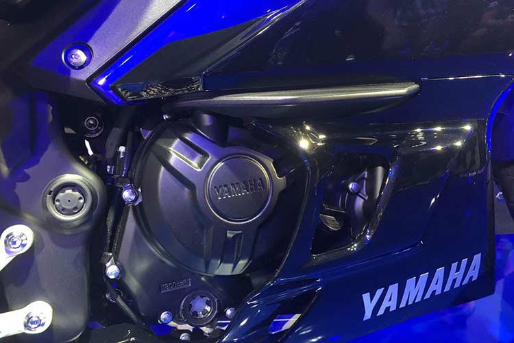 Ngoài những điểm thay đổi về ngoại hình, động cơ và hệ khung sườn của R3/R25 mới không có sự thay đổi so với phiên bản cũ. Yamaha R3 2019 sẽ được trang bị khối động cơ 2 xy lanh thẳng hàng, 321cc, dạng DOHC, 4 thì, 4 van cho công suất tối đa 42 mã lực tại tua máy 10.750 vòng/phút cùng mô men xoắn cực đại lên đến 29.6 Nm tại 9.000 vòng tua/phút.