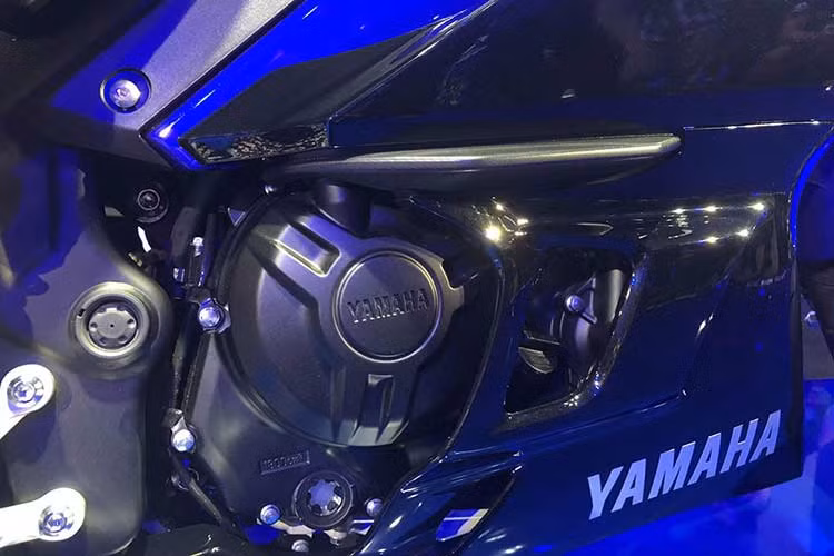 Ngoài những điểm thay đổi về ngoại hình, động cơ và hệ khung sườn của R3/R25 mới không có sự thay đổi so với phiên bản cũ. Yamaha R3 2019 sẽ được trang bị khối động cơ 2 xy lanh thẳng hàng, 321cc, dạng DOHC, 4 thì, 4 van cho công suất tối đa 42 mã lực tại tua máy 10.750 vòng/phút cùng mô men xoắn cực đại lên đến 29.6 Nm tại 9.000 vòng tua/phút.