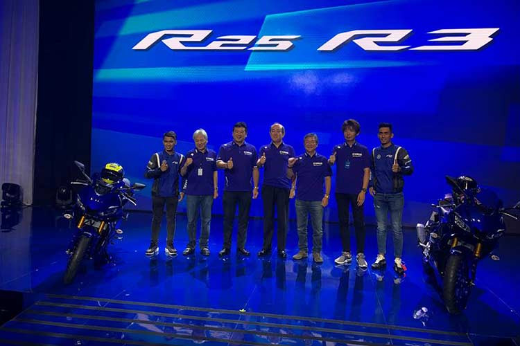 Tùy từng thị trường, Yamaha R25/R3 2019 sẽ được bán với các màu xanh, đỏ mờ, trắng hoặc đen. Thời điểm bán ra của chiếc xe là vào khoảng tháng 3/2019 với mức giá chưa được công bố. Tại thị trường Việt Nam, bộ đôi xe môtô cỡ nhỏ Yamaha mới này dự tính sẽ được ra mắt vào khoảng đầu 2019.