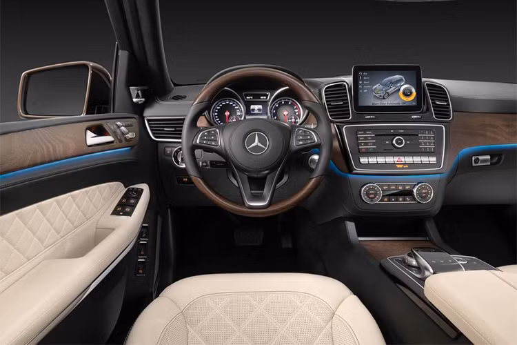 Mercedes-Maybach GLS-Class phiên bản chính thức sẽ được ra mắt tại Triển lãm ôtô Los Angeles vào tháng 11/2019. Tương tự phiên bản phổ thông Mercedes-Benz GLS-Class, mẫu SUV siêu sang phân nhánh Maybach sẽ tiếp tục sử dụng nền tảng khung gầm MHA-Platform.