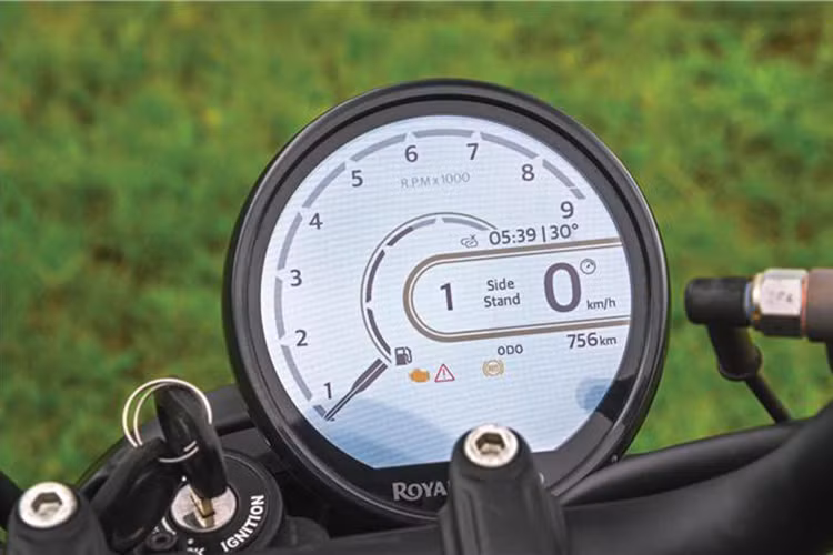 Đáp ứng nhu cầu đó, phiên bản đặc biệt này đã được sản xuất chính thức. Và giờ đây, với sự ra mắt của mẫu Royal Enfield Guerrilla 450 Dash 2025 mới, phiên bản này sẽ chính thức có mặt trên thị trường vào năm 2025, mang đặc trưng của màu sắc Peix Bronze.