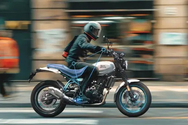 Ngoài ra, khách hàng có thể thêm nhiều loại phụ kiện vào Guerrilla 450 “Dash” 2025 để tăng cường chức năng và phong cách của xe. Chúng gồm các tấm ốp bảo vệ động cơ lớn, mào chắn gió tối màu, gương chiếu hậu màu đen, ốp két nước, ốp che cụm đồng hồ màu đen Halcyon, chống đổ, gương chiếu hậu gắn gù và túi đựng đồ mềm... 