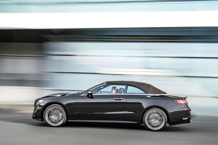 Ngoài động cơ 6 xy-lanh, dòng sedan Mercedes-Benz E-Class 2019 còn được trang bị động cơ 4 xy-lanh tăng áp kép sản sinh công suất 241 mã lực (179 kW / 244 PS) và mô men xoắn 369 Nm (273 lb-ft).