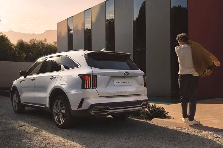 Chưa hết, kích thước lớn hơn còn mang đến không gian nội thất rộng rãi hơn cho mẫu SUV cỡ trung. Thậm chí, hãng Kia còn khẳng định Sorento 2021 sở hữu khoang hành lý rộng hàng đầu phân khúc.