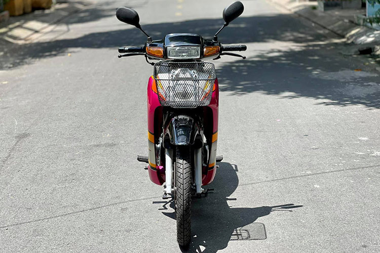 Thiết kế đã hoài niệm theo năm tháng nhưng vẫn có sức thu hút mạnh mẽ với các tín đồ đam mê dòng xe 2 thì hiện nay. Sở hữu công suất lớn cùng tiếng nổ 2 kỳ đặc trưng "Su xì po" nói riêng và các biến thể 2 kỳ khác nói chung đã trở thành một trong những "tượng đài" xe máy tại Việt Nam.