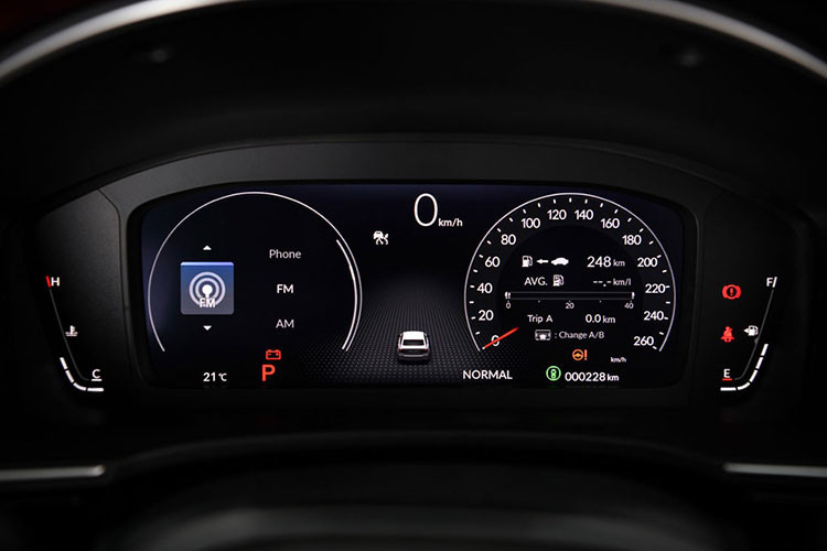 Thông thường các hệ thống Idling stop tiết kiệm nhiên liệu bằng cách tự động tắt động cơ khi người lái xe muốn chiếc xe dừng lại (ví dụ: đèn giao thông) và tự động khởi động lại động cơ khi người lái xe muốn đi tiếp. Nhưng do người Thái không quen với công nghệ này, dù đang được trang bị trên Honda City hatchback nên nhà sản xuất đã lược bỏ. 