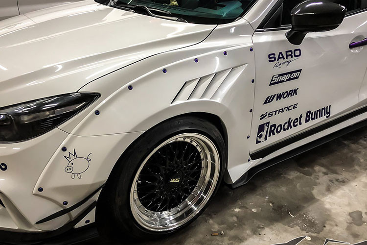 Nhờ vậy, chiếc Mazda3 trở nên ngầu hơn, thể thao hơn và cũng khác biệt hẳn so với những chiếc xe Mazda3 độ khủng khác tại Việt Nam hiện nay.