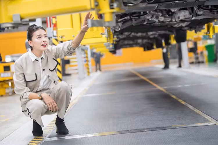 Tài năng, nỗ lực, sẵn sàng đón nhận và mạnh mẽ vượt qua thử thách là những phẩm chất đáng quý mà VinFast nhận ra ở Ngô Thanh Vân. Ngoài ra, phong cách cá nhân năng động, thời thượng, cá tính và tinh thần tiến ra thế giới, hướng tới hình mẫu một nghệ sĩ, công dân toàn cầu cũng là những đặc tính phù hợp với thương hiệu ôtô VinFast.