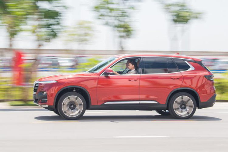 Trong vòng một năm qua, VinFast đã hoàn thành việc khánh thành nhà máy sản xuất xe máy điện (tháng 11/2018) và bán ra dòng xe máy điện đầu tiên, khánh thành nhà máy sản xuất ôtô (tháng 6/2019), hoàn thiện sản xuất và bán ra thị trường 3 dòng ôtô đầu tiên gồm Fadil, Lux A2.0 và Lux SA2.0. Sắp tới, VinFast và Ngô Thanh Vân sẽ sớm có những hoạt động cụ thể nhằm đưa những dòng sản phẩm phục vụ nhu cầu của người Việt.