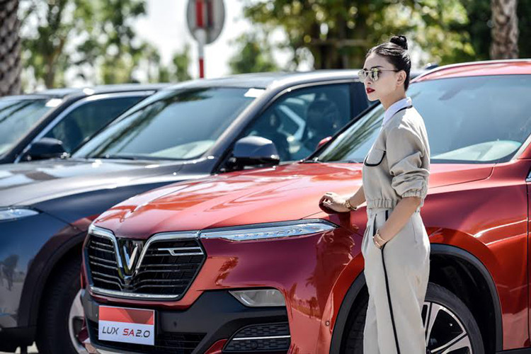 Ngô Thanh Vân đã giành hàng loạt giải thưởng danh giá trong nước và quốc tế với vai nữ chính trong bộ phim hành động Dòng máu anh hùng (2007) và có những bước tiến sâu hơn vào kinh đô điện ảnh Hollywood khi tham gia diễn xuất trong các bộ phim bom tấn như Ngọa hổ tàng long 2, Star Wars: The Last Jedi…