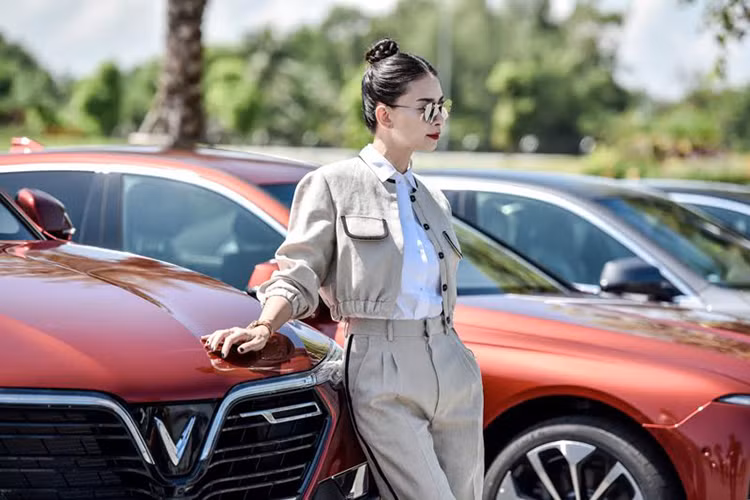 Ngô Thanh Vân là diễn viên, đạo diễn, nhà sản xuất phim nổi tiếng trong nước và quốc tế. Sau khi định hình phong cách và gây dựng tên tuổi cá nhân trong vai trò của một người mẫu, ca sĩ cá tính, Ngô Thanh Vân chuyển hướng sang điện ảnh và nhanh chóng gặt hái những thành công vang dội.