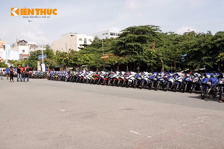 Dàn xe Exciter hàng trăm chiếc xuất hiện khiến cho đại hội năm nay khá hoành tráng.