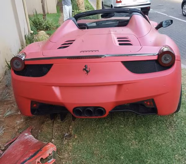 Sieu xe Ferrari 458 Italia vua mua hai ngay da thanh 