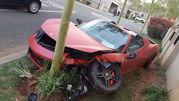 Sieu xe Ferrari 458 Italia vua mua hai ngay da thanh 