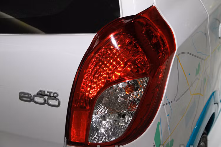 Theo công bố của nhà sản xuất, Alto 800 mới giảm 9% lượng nhiên liệu tiêu thụ xuống còn 24,7 km/lít, tương đương 4 lít/100 km, khi chạy bằng xăng. Con số tương ứng khi chạy bằng CNG là 33,44 km/kg, giảm 10% so với phiên bản trước đây.