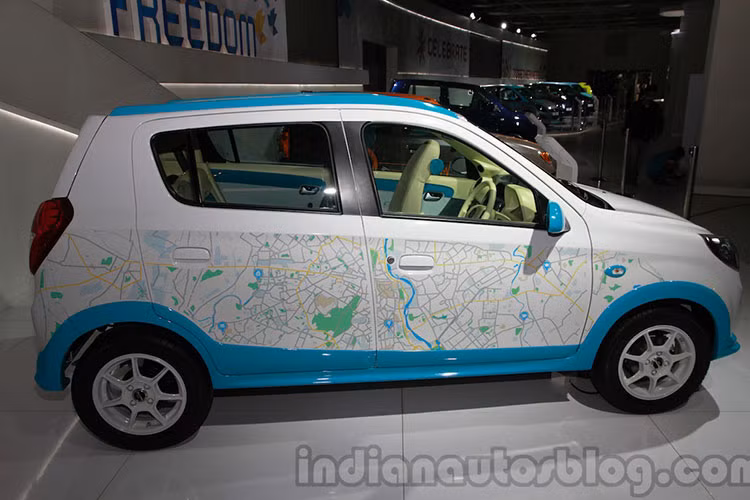 Khai sinh từ 1979, dòng xe cỡ nhỏ Alto đã trải qua tới 7 thế hệ. Thế hệ hiện tại có thiết kế khá bắt mắt, ngoài cụm đèn pha tròn cỡ lớn khá hợp với lưới tản nhiệt rộng. Về kích cỡ và trang bị, nó khá tương đồng với mẫu xe bán chạy tại Việt Nam là Kia Morning.