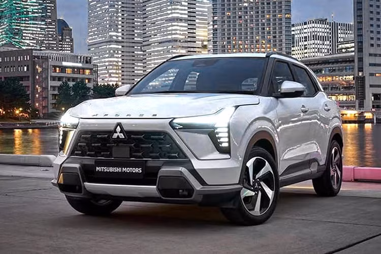 Mẫu xe SUV Mitsubishi Xforce HEV trang bị hệ thống truyền động hybrid e:Motion bao gồm động cơ xăng 4 xi-lanh, dung tích 1.6L, sản sinh công suất 95 mã lực và mô-men xoắn 134 Nm.
