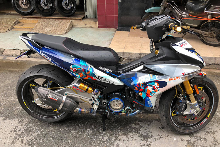 Chiếc xe máy Yamaha Exciter độ "khủng nhất Việt Nam" của biker Sài Gòn đã nhận được sự chú ý đặc biệt tại các cuộc thi thiết kế xe đẹp mà chủ xe tham gia, đạt 3 giải nhất toàn quốc. Hầu hết chi tiết nguyên bản trên xe đã được thay thế bởi đồ "độ" lấy từ những chiếc môtô phân khối lớn.