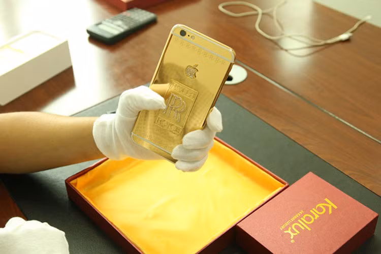 Hiện tại, những chiếc điện thoại xa xỉ này đều đã thuộc quyền sở hữu của các chủ siêu xe sang Rolls-Royce tại Việt Nam.