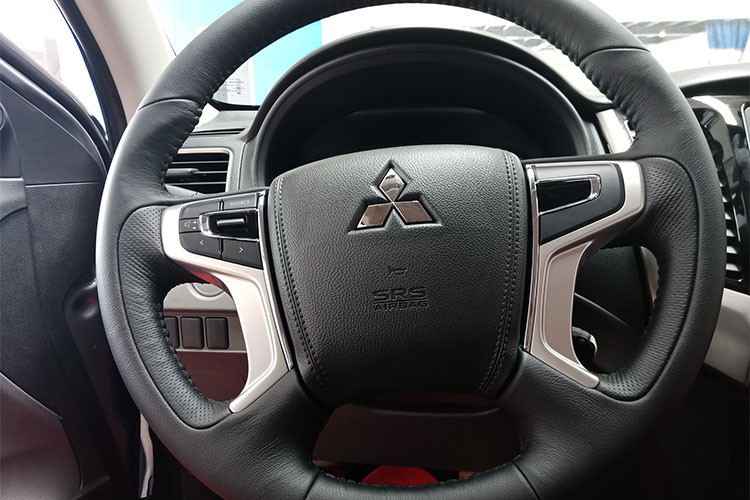 Ở bản Triton 4×4 AT, động cơ Diesel 2.4 MIVEC mới đạt công suất 181PS tại 3.500v/ph và mô-men xoắn cực đại 430Nm tại 2.500v/ph. Các chỉ số này cho thấy động cơ mới đạt công suất cao hơn ở vòng tua thấp hơn, mô-men xoắn cực đại cao hơn nhưng lại đạt ở vòng tua cao hơn.