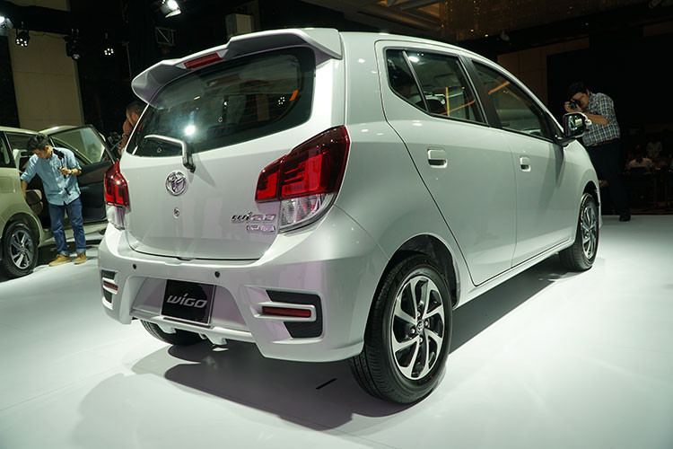 Toyota Wigo thuộc phân khúc hatchback hạng A, xe có chiều dài 3.660 mm, chiều rộng 1.600 mm, cao 1.520 mm. Chiều dài cơ sở 2.455 mm, khoảng sáng gầm 160 mm và nặng 890 kg. Không như các đối thủ được lắp ráp trong nước, Wigo có lợi thế về chính sách thuế quan (thuế linh kiện, thuế tiêu thụ đặc biệt ưu đãi 0%) và chi phí vận chuyển...