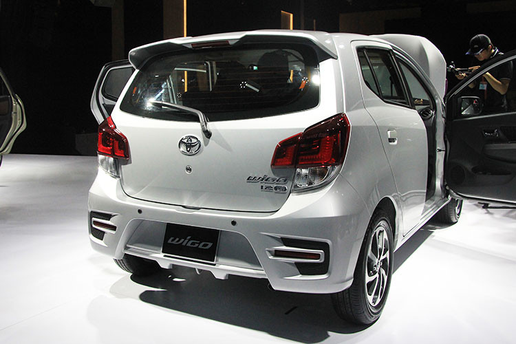 Trang bị động cơ này, theo Toyota, là phù hợp với thiết kế và vận hành tại Việt Nam khi đạt hiệu suất khá tốt. Trên thực tế, Wigo chỉ có trọng lượng không tải 870 - 890 kg (đạt hiệu suất 9,7 - 9,9 kg/mã lực). Theo thông số báo cáo Cục Đăng kiểm, Wigo có mức tiêu thụ nhiên liệu trên đường thử hỗn hợp là 5,3 - 5,16 L/100km.