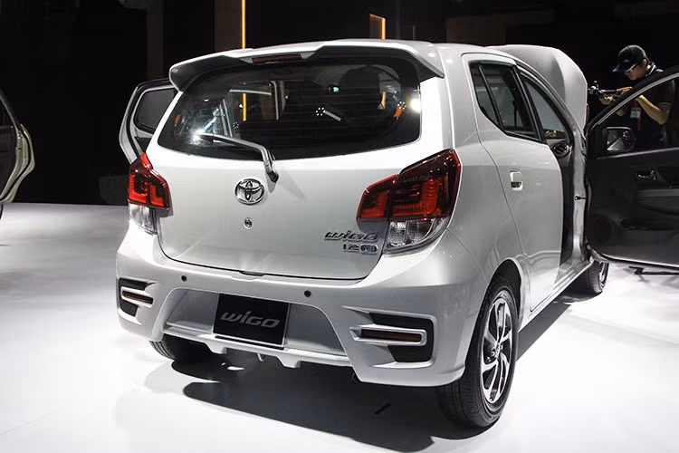 Trang bị động cơ này, theo Toyota, là phù hợp với thiết kế và vận hành tại Việt Nam khi đạt hiệu suất khá tốt. Trên thực tế, Wigo chỉ có trọng lượng không tải 870 - 890 kg (đạt hiệu suất 9,7 - 9,9 kg/mã lực). Theo thông số báo cáo Cục Đăng kiểm, Wigo có mức tiêu thụ nhiên liệu trên đường thử hỗn hợp là 5,3 - 5,16 L/100km.