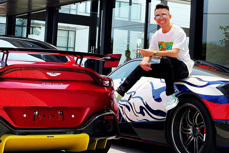 Gói nâng cấp này bao gồm cản trước/sau làm bằng sợi carbon và được thiết kế mới, các mang cá ở hai bên đầu xe giúp tối đa tính khí động học, cùng cánh gió sợi carbon khổng lồ phía sau. Bộ bodykit của Vantage AMR không chỉ giúp V8 Vantage có diện mạo hầm hố hơn mà còn giúp xe tăng thêm lực ép (100kg)