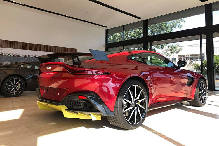 Xe được trang bị động cơ V8, tăng áp kép, dung tích 4.0 lít do Mercedes-AMG sản xuất. Động cơ tạo ra công suất tối đa 510 mã lực tại tua máy 6.000 vòng/phút và mô-men xoắn cực đại 685 Nm tại dải tua máy 2.000 - 5.000 vòng/phút.