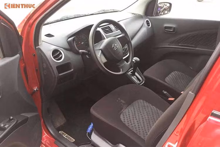 Bên cạnh đó, có thể thấy rõ thương hiệu Suzuki vài năm trở lại đây liên tục đi xuống tại thị trường ôtô Việt. Thậm chí ngay cả với mức giá bán rẻ tại Việt Nam, Suzuki Celerio cũng sẽ gặp không ít trở ngại từ những đàn anh đi trước - cụ thể là mẫu xe sedan Suzuki Ciaz từng được ra mắt rầm rộ tại triển lãm ôtô VMS 2016, nhưng sau đó "ế chổng vó".