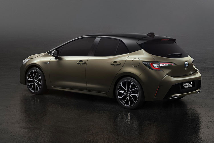 Toyota Corolla Touring Sports sử dụng 3 tùy chọn động cơ. Trong đó, động cơ truyền thống tăng áp 1.2 L cho công suất 114 mã lực. Hai động cơ hybrid là 1.8 L cho công suất 120 mã lực và 2.0 L cho công suất 178 mã lực. Dù là một sản phẩm tại châu Âu nhưng Corolla và các xe khác của Toyota trong tương lai sẽ không còn tùy chọn động cơ dầu.