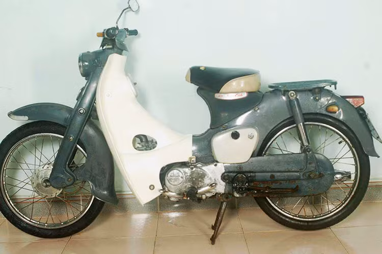 Những chiếc Super Cub cùng các thế hệ tiếp theo của hãng xe máy Honda hiện đang có mặt ở khắp mọi nẻo đường đất nước Việt Nam, tuy nhiên thế hệ Super Cub đầu tiên vẫn là "hàng hiếm" do có tuổi đời lên tới hơn 50 năm. Chính vì vậy mỗi khi xuất hiện chiếc xe đời đầu này luôn thu hút được sự chú ý của những người yêu xe máy.