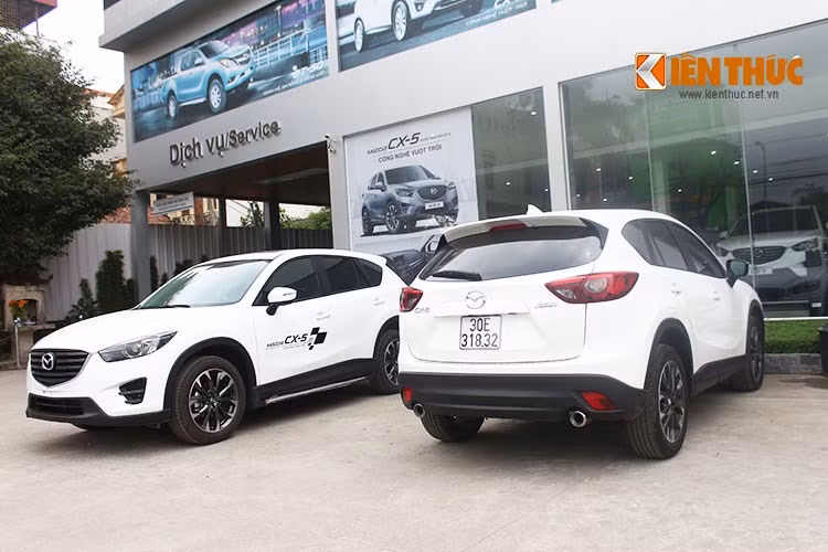 Không những thế, nhiều đại lý còn khuyến mại giảm tiếp 30-40 triệu cho các xe CX-5 còn tồn kho có năm sản xuất vào 2016, điều này khiến mẫu CX-5 2.0 có giá giảm mạnh, nếu khách hàng chấp nhận xe lỗi mốt hơn một chút. Đây cũng được xem là động thái xả hàng của Thaco khi mẫu xe CX-5 hoàn toàn mới vừa chính thức ra mắt vào tháng 11/2017.