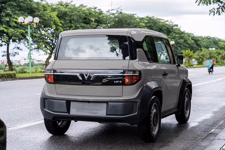Không chỉ PewPew, VinFast VF3 hiện đang là một trong những mẫu xe thu hút sự chú ý mạnh mẽ của cộng đồng yêu xe và các tín đồ công nghệ tại Việt Nam cũng như quốc tế sau khi được trải nghiệm. 