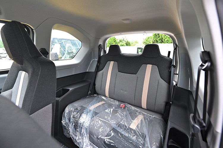 Mặc dù hiện tại, chưa rõ PewPew lựa chọn mua xe theo hình thức thuê pin hay mua kèm pin nhưng chiếc VinFast VF3 vẫn là một sự đầu tư hợp lý đối với những ai muốn sở hữu một chiếc xe nhỏ gọn, tiện dụng và tiết kiệm chi phí.