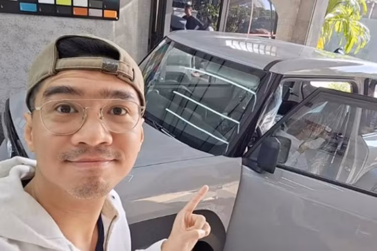 Trong khi Xemesis đang sở hữu một chiếc BMW i8, Độ Mixi lái chiếc Mercedes-Benz GLC 300 4Matic và Viruss với chiếc Lux SA2.0 - PewPew tậu xe VinFast VF3, một mẫu xe có giá trị thấp hơn nhưng không kém phần chất lượng so với các "ông lớn" có giá trị tiền tỷ khác.