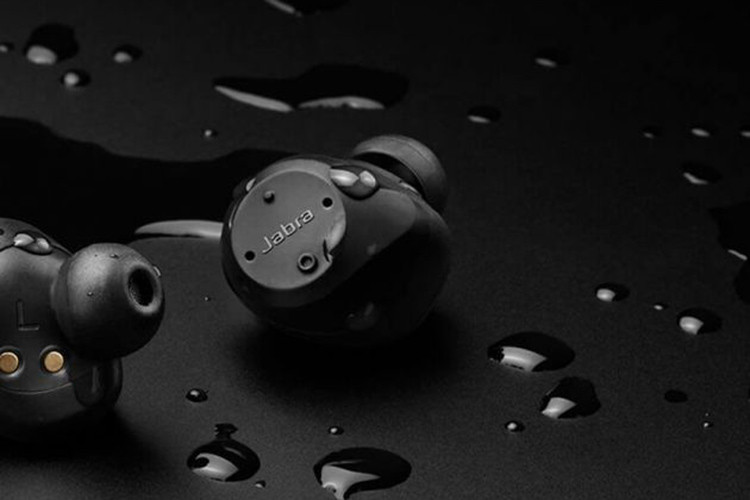 Với tuổi thị pin dài, chất lượng âm thanh tốt, Jabra Elite Sport là lựa chọn tuyệt vời nếu bạn sử dụng trong tập luyện thể thao. Đặc biệt tai nghe còn có thêm chức năng theo dõi nhịp tim cùng khả năng sàng lọc âm thanh và cách ly với môi trường bên ngoài.