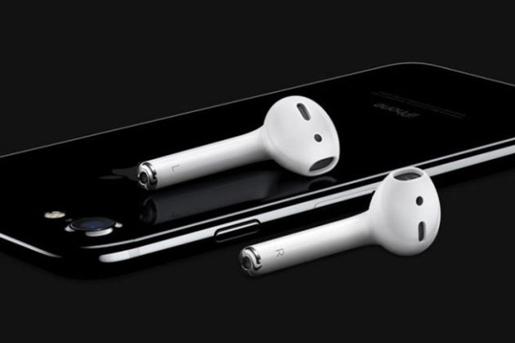 Nếu bạn là tín đồ của Apple và sử dụng iPhone thì rõ ràng Apple AirPod là mẫu tai nghe bạn nên trang bị cho mình. Ngoại trừ mức giá khá cao thì AirPod mang đến cho bạn chất lượng âm thanh tuyệt vời cũng như sự tiện dụng trong công việc hàng ngày. 