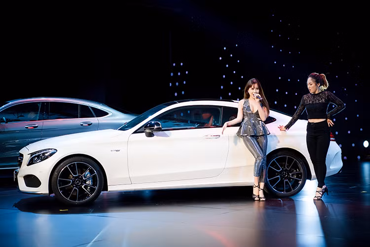 Triển lãm Mercedes-Benz Fascination lần thứ 7 sẽ diễn ra tại Cung Văn hóa Hữu nghị Việt Xô, Hà Nội từ ngày 5 - 9/7/2017. Với chủ đề “Hành trình cảm xúc” (The Journey), Mercedes-Benz Fascination 2017 hứa hẹn sẽ đưa khách tham quan đi qua nhiều cung bậc cảm xúc với những màn trình diễn đặc sắc mâng đậm chất Fascination.