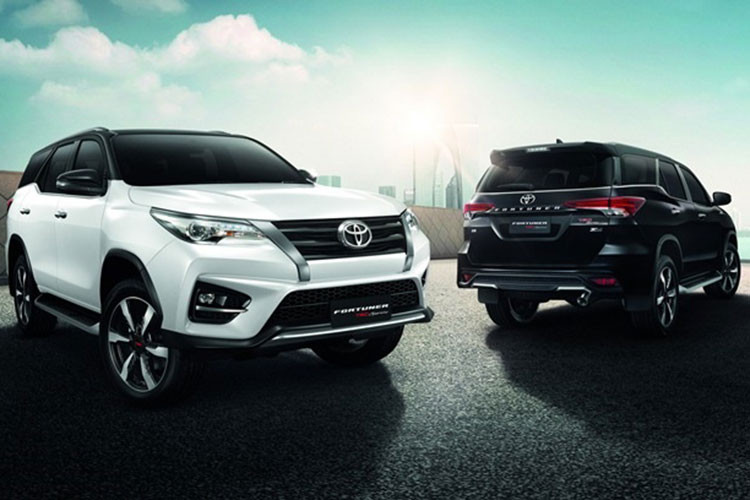 Hãng Nhật Bản lần đầu tiên tung ra phiên bản TRD Sportivo thể thao hơn của dòng SUV cỡ trung Toyota Fortuner thế hệ thứ hai tại thị trường Thái Lan vào hồi tháng 3/2016. Sau hơn 2 năm, hãng Toyota mới quyết định bổ sung bản nâng cấp của Toyota Fortuner TRD Sportivo tại đây.