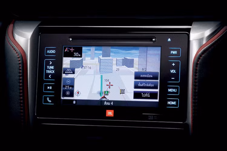 Vô lăng bọc da, nút bấm khởi động máy TRD, chìa khóa thông minh TRD, ghế lái chỉnh điện 8 hướng, camera lùi và thảm sàn riêng. Ngoài ra, logo "TRD Sportivo" còn xuất hiện nhiều nơi trong xe như trên mặt táp-lô, thảm sàn hay trong bảng đồng hồ.