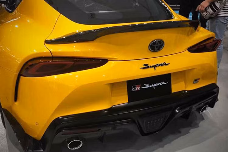 Động cơ trên Toyota Supra 2020 mới từ BMW Z4 M40i 2019 tạo ra công suất tối đa 382 mã lực và mô-men xoắn cực đại 500 Nm. Nhờ đó, BMW Z4 M40i 2019 có thể tăng tốc từ 0-96 km/h trong thời gian chỉ 4,4 giây. Xe được trang bị cả hệ thống giảm chấn thích ứng và khóa vi sai chống trượt điều khiển điện...