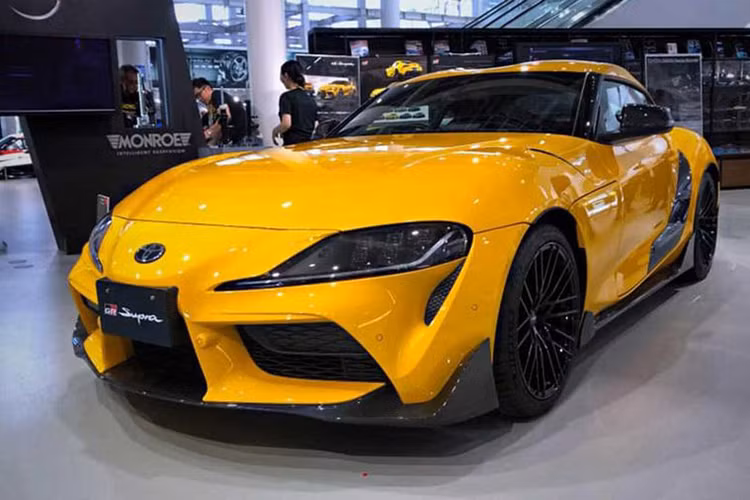 Mẫu xe coupe thể thao Toyota Supra 2020 mới được xem là sự kết hợp giữa hãng Toyota và BMW, giúp nó có ngoại hình thể thao và mạnh mẽ hơn so với trước đây. Mới đây, nó đã trở nên hung dữ hơn một chút so với nguyên bản khi qua tay hãng độ TRD của Toyota Nhật Bản.