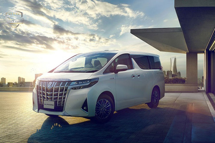 Công ty Ô tô Toyota Việt Nam chính thức giới thiệu mẫu xe Toyota Alphard 2021 mới được bổ sung một số tính năng tiện nghi và trang bị hệ thống an toàn Toyota Safety Sense (TSS). Mẫu xe sẽ chính thức có mặt tại hệ thống đại lý của Toyota trên toàn quốc kể từ ngày 14/01/2021.