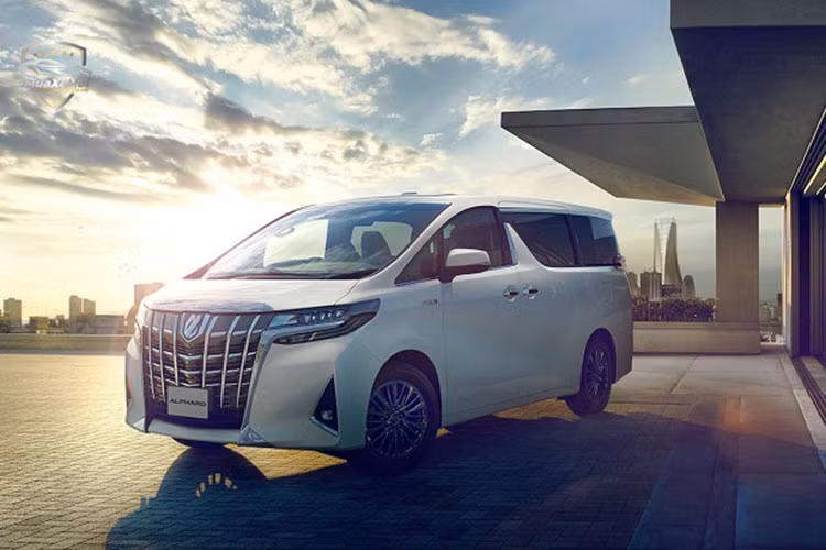 Công ty Ô tô Toyota Việt Nam chính thức giới thiệu mẫu xe Toyota Alphard 2021 mới được bổ sung một số tính năng tiện nghi và trang bị hệ thống an toàn Toyota Safety Sense (TSS). Mẫu xe sẽ chính thức có mặt tại hệ thống đại lý của Toyota trên toàn quốc kể từ ngày 14/01/2021.