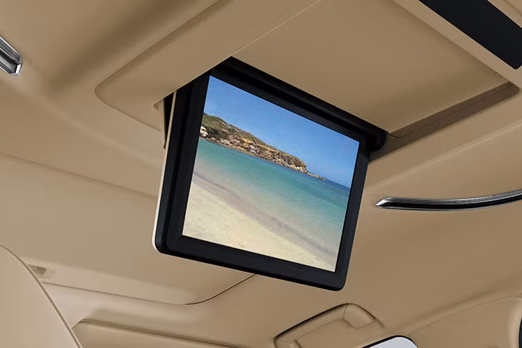 Alphard cũng sở hữu nhiều tính năng an toàn bị động và chủ động khác như 7 túi khí, Hệ thống chống bó cứng phanh (ABS), Hệ thống hỗ trợ lực phanh khẩn cấp (BA), Hệ thống phân phối lực phanh điện tử (EBD), Hệ thống cân bằng điện tử (VSC), Hệ thống hỗ trợ khởi hành ngang dốc (HAC), Hệ thống kiểm soát điểm mù (BSM), Cảnh báo phương tiện cắt ngang phía sau (RCTA). Mẫu xe đạt tiêu chuẩn An toàn 5 sao JNCAP. 