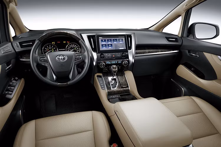 Alphard 2021 được trang bị Hệ thống an toàn toàn cầu Toyota Safety Sense (TSS) hỗ trợ tối đa người lái và mang lại sự an toàn trên mọi cung đường. Hệ thống an toàn TSS bao gồm các tính năng như Cảnh báo tiền va chạm (PCS); Cảnh báo chệch làn đường (LDA), Hỗ trợ giữ làn đường (LTA), Điều khiển hành trình chủ động (DRCC), Điều chỉnh đèn chiếu xa tự động (AHB).