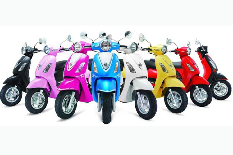 Hai mẫu xe tay ga thành công nhất của hãng xe máy SYM tại Việt Nam là Attila Victoria và Attila Elizabeth. Attila là một vị thần, Victoria là chiến thắng và Elizabeth là tên của 2 nữ hoàng nổi tiếng ở Anh. Nhằm thể hiện sự quý phái, đáng được trân trọng của những người phụ nữ.