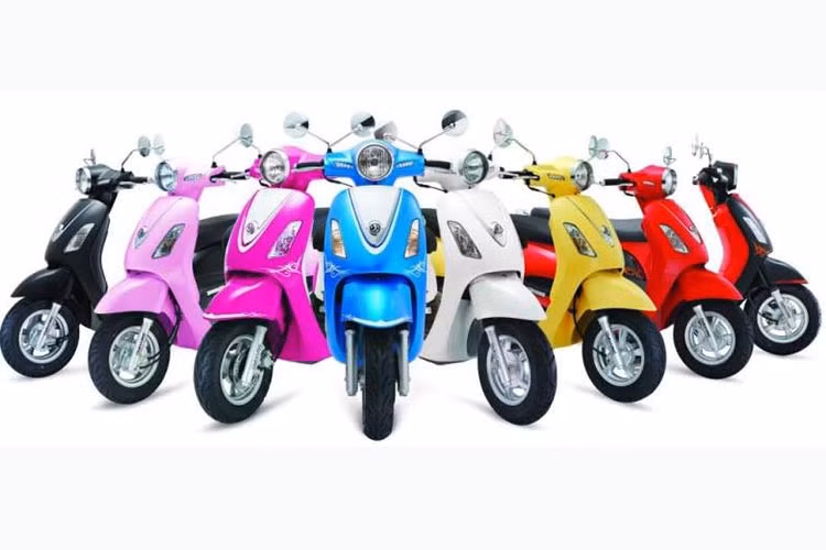 Hai mẫu xe tay ga thành công nhất của hãng xe máy SYM tại Việt Nam là Attila Victoria và Attila Elizabeth. Attila là một vị thần, Victoria là chiến thắng và Elizabeth là tên của 2 nữ hoàng nổi tiếng ở Anh. Nhằm thể hiện sự quý phái, đáng được trân trọng của những người phụ nữ.