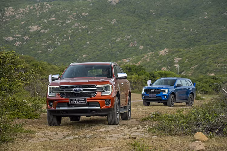 Trong bối cảnh toàn thị trường ôtô Việt Nam vẫn đang đối mặt với những khó khăn do tác động từ biến động kinh tế vĩ mô, cũng như hoạt động tín dụng thắt chặt, lãi suất cho vay tăng cao… Phân khúc xe SUV 7 chỗ tại Việt Nam với những mẫu xe có tầm giá trên dưới 1 tỷ đồng tiếp tục chứng kiến tình trạng ảm đạm. 